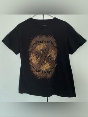 Metallica Flaming Skulls Black Tee Medium